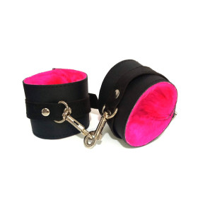 Esposas de Cuero y Peluche Rosa Chicle Mosquetón Grande  | Ts Mayor...